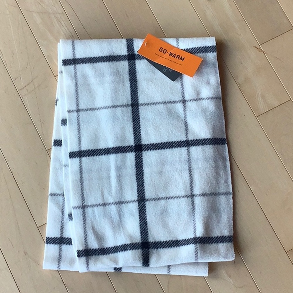 NWT Old Navy Plaid Fleece Snood Scarf